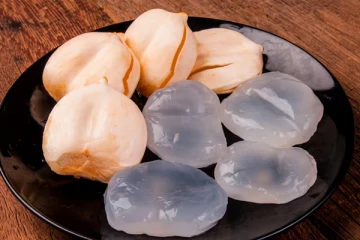 கோடை வெயிலுக்கு ஏற்ற நுங்கு... போட்டி போட்டு வாங்கும் வெளிநாட்டினர்