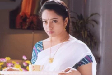 நடிகை சௌந்தர்யாவின் பயோபிக்கில் நடிக்க ஆசைப்படும் இளம் சென்சேஷன் நடிகை.. யார் தெரியுமா