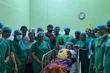 எட்டு தடவை கருச்சிதைவு ஏற்பட்ட பெண்ணுக்கு ஒன்பதாவது குழந்தை பிரசவிப்பு (Photos)