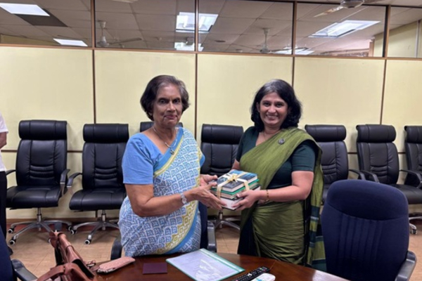 சந்திரிக்காவின் புத்தகங்கள் கொழும்பு பல்கலைக்கழகத்துக்கு நன்கொடை | Chandrika S Books To The University Of Colombo சந்திரிக்காவின் புத்தகங்கள் கொழும்பு பல்கலைக்கழகத்துக்கு நன்கொடை | Chandrika S Books To The University Of Colombo