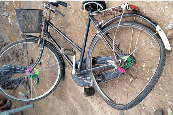 யாழ்ப்பாணத்தில் இடம்பெற்ற கோர விபத்து- ஸ்தலத்தில் ஒருவர் பலி | Motorcycle Collides Head On With Lorry