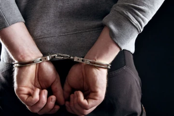 வவுனியாவில் பெருந்தொகையான பணத்தை திருடிய இளைஞன் கைது!