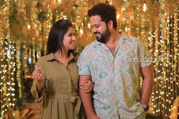 சன் டிவியில் கணவன், ஜீ தமிழில் மனைவி என நடிக்கும் ரியல் சீரியல் ஜோடிகள்... யாரெல்லாம் பாருங்க | Fans Favourite Real Serial Jodis Coincidence சன் டிவியில் கணவன், ஜீ தமிழில் மனைவி என நடிக்கும் ரியல் சீரியல் ஜோடிகள்... யாரெல்லாம் பாருங்க | Fans Favourite Real Serial Jodis Coincidence