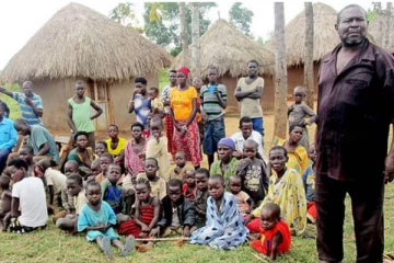 இனிமேல் குழந்தை வேண்டாமாம்.. 12 மனைவிகளுடன் 102 குழந்தைகள் பெற்ற தந்தை!