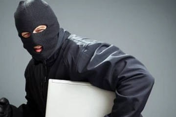 மட்டக்களப்பு - புதூரில் பக்கத்து வீட்டில் திருட முயன்ற திருடனுக்கு ஏற்பட்ட நிலை