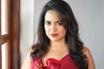 சிவப்பு நிற உடையில் போட்டோஷூட்.. 47 வயதாகும் நடிகை சமீரா ரெட்டியின் ரீசன்ட் புகைப்படங்கள்..