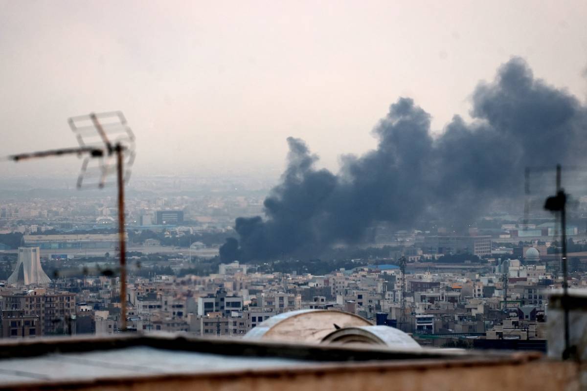 ஈரான் மீது புதிய தாக்குதல்களுக்கு ட்ரம்ப் திட்டம்: உச்சத்தை எட்டிய எண்ணெய் விலை | Oil Jumps To Highest Price