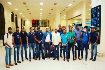 சொந்த நாட்டுக்கு திரும்பிய இலங்கை ஜாம்பவான்கள் கிரிக்கெட் அணி வீரர்கள்! வெளியான புகைப்படம்
