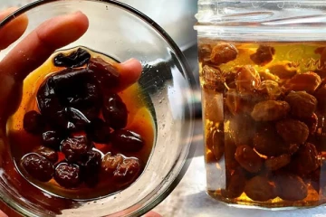 தினமும் திராட்சையை தண்ணீரில் ஊறவைத்து சாப்பிடுவதனால் கிடைக்கும் நன்மைகள் என்ன தெரியுமா?