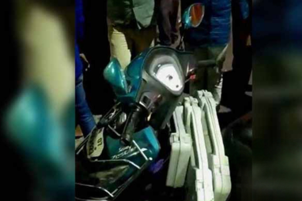 பைக்கில் வாக்குப் பதிவு இயந்திரம் கொண்டு சென்ற விவகாரம்- 4 பேருக்கு சம்மன் | People Summoned Carrying Ballot Machine Bike