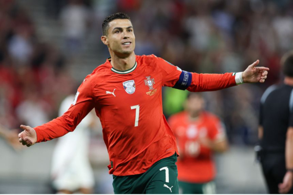 சொத்துக்களை குவித்து வரலாற்று சாதனை படைத்த ரொனால்டோ | Soccer Cristiano Ronaldo First Billionaire Intl
