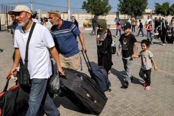 60 நாடுகளை சேர்ந்த 7000 மக்கள்: காசா எல்லையில் சிக்கி தவிக்கும் வெளிநாட்டினர்