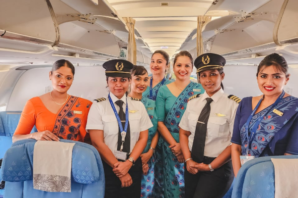பெண் பணிக்குழாமினருடன் மட்டும் பறந்த சிறிலங்கன் விமானம் (படங்கள்) | Sri Lanka Airline Tourist Place India Women Day