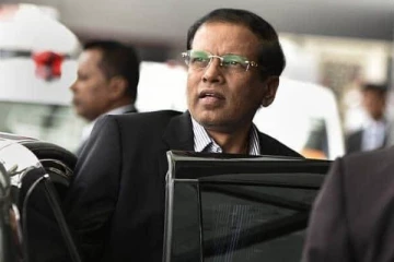 மஹிந்தவிடம் 1000 மில்லியன் நட்டஈடு கேட்கும் மைத்திரி