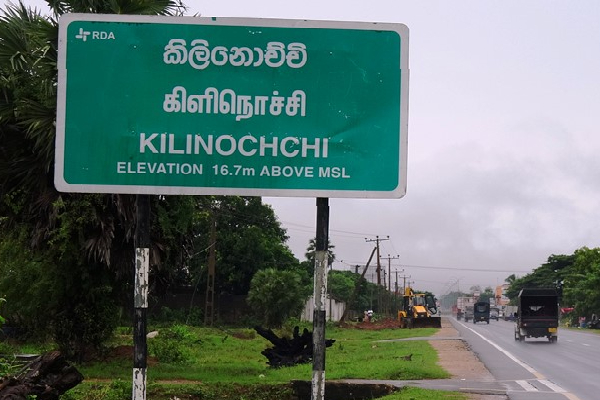 வீட்டிற்குள் புகுந்து நகை அபகரிப்பு: வைத்தியசாலையில் அனுமதிக்கப்பட்ட பெண் | Home Burglary Woman Admitted To Hospital