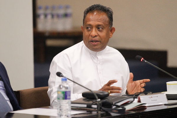 அமெரிக்க தூதுவருக்கு அச்சுறுத்தல் விடுத்துள்ள சரத் வீரசேகர: சந்திம வீரக்கொடி வலியுறுத்தும் விடயம் | Threats To Julie Chung Willcreate Discord Chandima