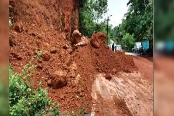 முற்றாக தடைப்பட்டுள்ள ஹட்டன் - கண்டி பிரதான வீதி: விடுக்கப்பட்டுள்ள கோரிக்கை | Heavy Damage On Hutton Kandy Main Road