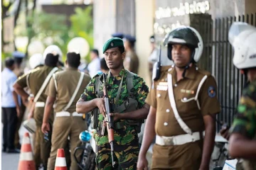 வவுனியா வீதியில் வெளிநாட்டவரின் சடலம் மீட்பு: பொலிஸார் தீவிர விசாரணை