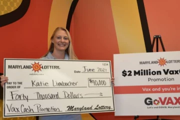 வகுப்பறையில் பாடம் நடத்தி கொண்டிருந்த ஆசிரியைக்கு அடித்த அதிர்ஷ்டம்