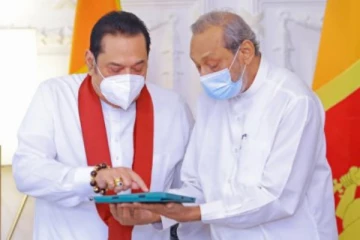 மனம் உடைந்த நிலையில் மகிந்த! பிரதமரின் நிலை குறித்து வருத்தம் வெளியிட்ட அமைச்சர்