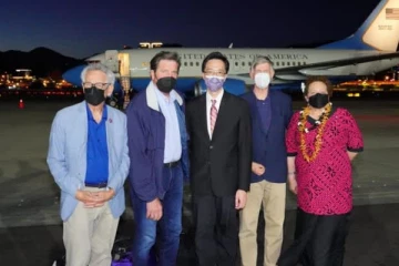 அமெரிக்காவின் செயலால் கடுப்பான சீனா;  மற்றோர் உயர்நிலைக் குழு தைவானுக்குப் பயணம்