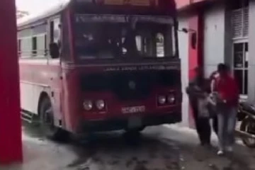 பேருந்தில் திடீரென சுகவீனமடைந்த பயணி; சாரதி செய்த செயல்!