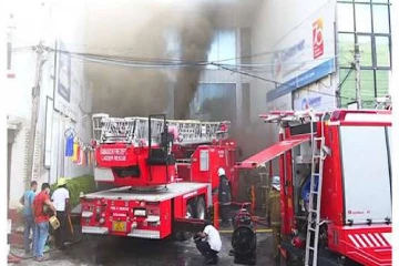 காலியில் இரு ரயில் பெட்டிகளில் தீப்பரவல்