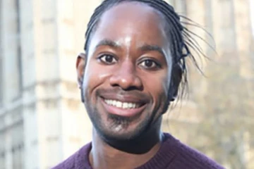 18 வயதுவரை எழுதப்படிக்கத் தெரியாத நபர்: இன்று செய்துள்ள சாதனை