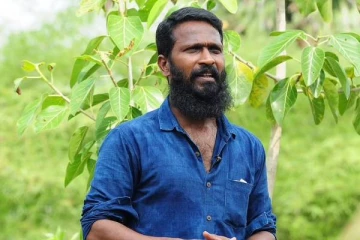 இயக்குநர் வெற்றிமாறனின் மனைவி மற்றும் மகளை பார்த்துள்ளீர்களா ! முதல்முறையாக வெளியான போட்டோ..