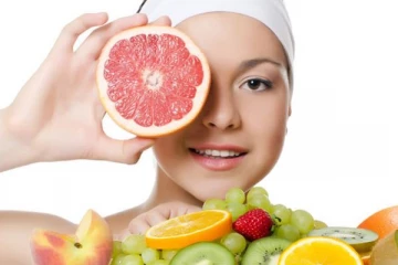 பத்தே நாட்களில் உங்கள் முகம் தகதகன்னு ஜொலிக்கணுமா? அப்போ இதை சாப்பிடுங்க