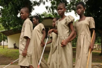 பார்வையற்ற கிராமம்: சபிக்கப்பட்ட மரம் தான் காரணம் என எண்ணும் மக்கள்