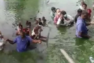 மொட்டுக் கட்சி ஆதரவாளர்களை தண்ணீருக்குள் தள்ளிவிட்ட பெண்ணுக்கு நேர்ந்த நிலை!