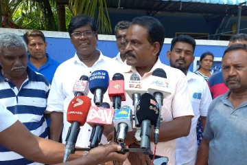 மிகவும் சூடு சுரணையுள்ள யாருக்கும் விலை போகாத தலைவரே பிரபாகரன்!