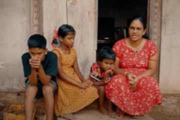 மூன்று பிள்ளைகளோடு வறுமையில் வாழும் தாய்