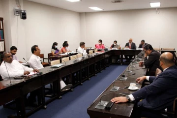 අමාත්‍ය මනූෂට දැඩි අප්‍රසාදයක් - කෝප් කමිටුවේදී සිදුවූ දේ