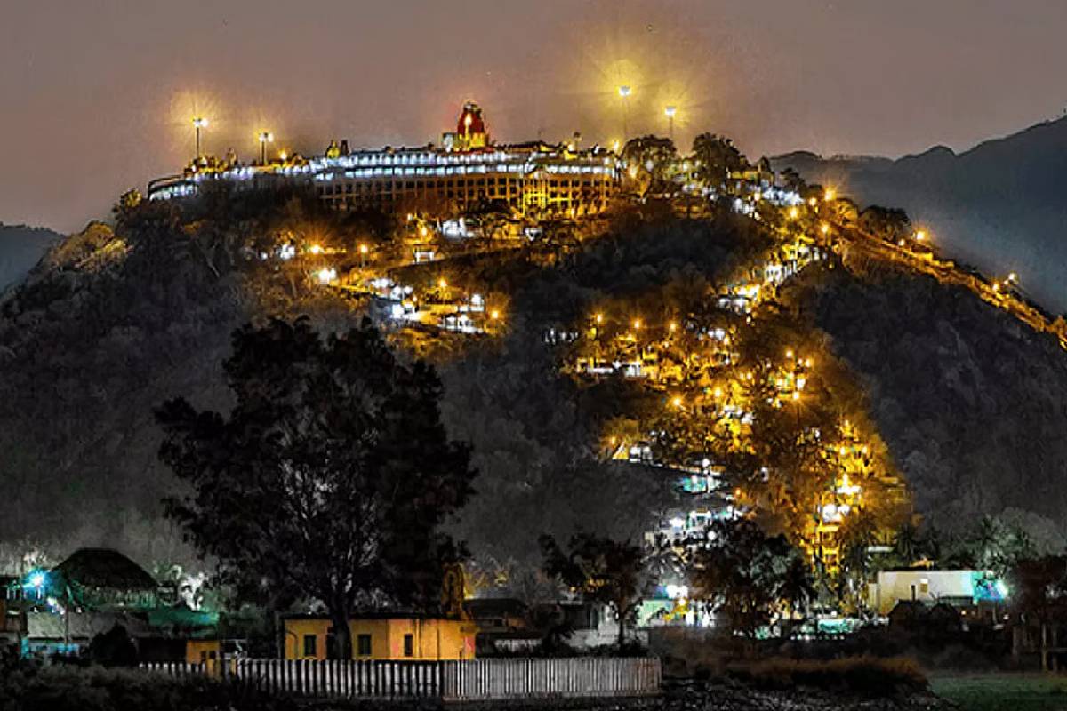 கருடன் வந்த அந்த நொடி... பழனி மலையில் இரவில் நடக்கும் அதிசயங்கள்! | Miracles Happening At Palanimalai Murugan Temple