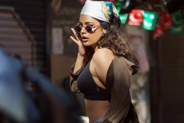 ட்ரெண்டி லுக்கில் நடிகை நந்திதா.. அழகிய போட்டோஷூட்