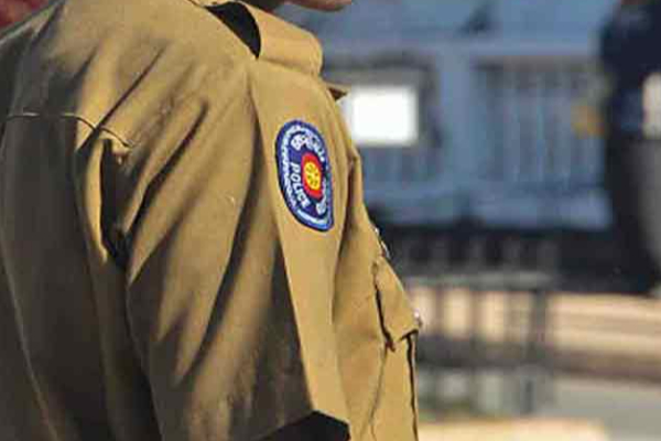 தன்னை தானே துப்பாக்கியால் சுட்டு உயிரிழந்த பொலிஸ் அதிகாரி | Police Officer Who Shot Himself To Death