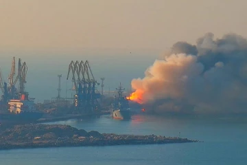 ரஷ்ய போர் கப்பல் தாக்கி அழிப்பு! - உக்ரைன் இராணுவம் வெளியிட்ட காணொளி (Video)