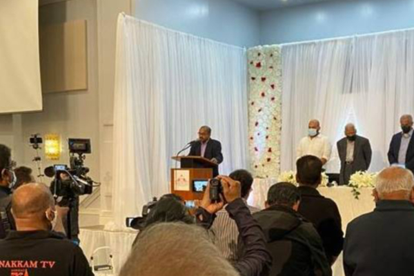 போராட்டக்காரர்களின் தீவிரம்: கனடாவில் தலை தெறிக்க ஓடிய சுமந்திரன் - சாணக்கியன்! வைரலாகும் வீடியோ | Protest Agains Sumanthiran And Chanakyan In Canada போராட்டக்காரர்களின் தீவிரம்: கனடாவில் தலை தெறிக்க ஓடிய சுமந்திரன் - சாணக்கியன்! வைரலாகும் வீடியோ | Protest Agains Sumanthiran And Chanakyan In Canada