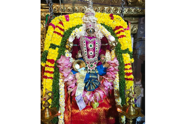 இன்று ஆடி கடைசி வெள்ளி; பெண்களுக்கு மிகவும் முக்கியமான விரதம்! | Today Is Aadi S Last Friday Very Important Women