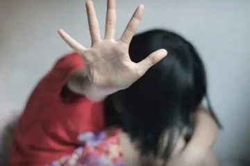 தந்தையால் 2 வருடங்களாக கொடுமைகளை அனுபவித்த 12 வயதான மகள்