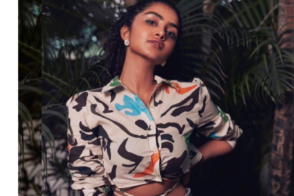 பிகினி புகைப்படத்தை கேட்ட நபர்.. பதிலடி கொடுத்து நடிகை அனுபமா கூறிய பதில்.. | Anupama Reply Fans Send Bikini Photo In Insta Live