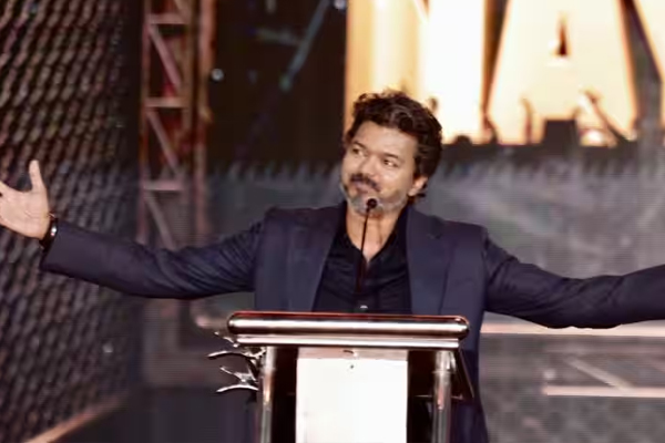 நடிகர் விஜய் அணிந்திருந்து ப்ளூ ஜாக்கெட்டின் விலை எவ்வளவு தெரியுமா? அதிர்ச்சி ஆகிடுவீங்க | Actor Vijay Wear Blue Denim Jacket Price Detail