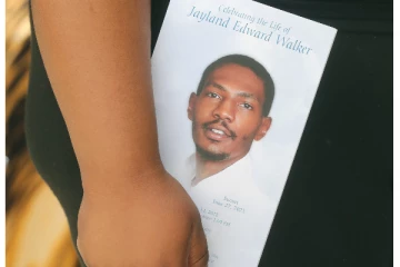 அமெரிக்காவில் பொலிசாரால் சுட்டுக்கொல்லப்பட்ட கறுப்பின இளைஞர் தொடர்பில் பகீர் தகவல்!