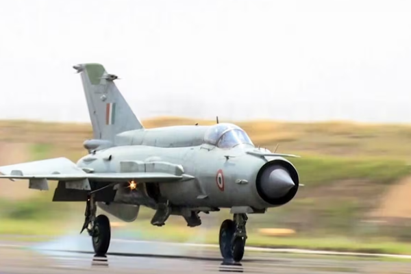 ஓய்வு பெறும் பறக்கும் சவப்பெட்டி! 60 ஆண்டுகளுக்குப் பின் MIG -21- ஐ தரையிறக்கிய இந்தியா | India Lands Mig 21 For The First Time In 60 Years