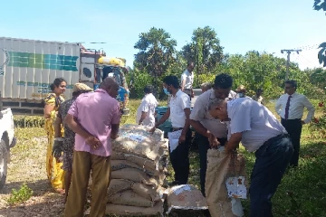 புத்தளம் சென்றடைந்த தமிழக அரசின் நிவாரண பொருட்கள்!(Photo)
