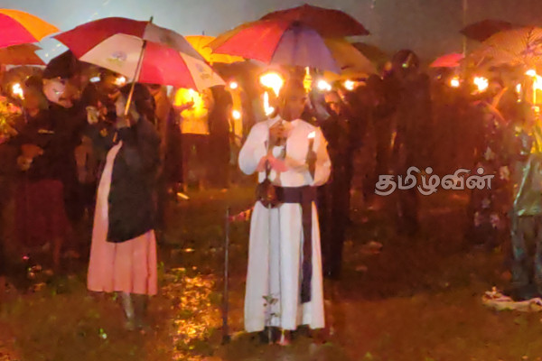 கொட்டும் மழைக்கு மத்தியில் ஈச்சங்குளத்தில் உணர்வெழுச்சியுடன் மாவீரர் நாள் | Maaveerar Naal Eechankulam கொட்டும் மழைக்கு மத்தியில் ஈச்சங்குளத்தில் உணர்வெழுச்சியுடன் மாவீரர் நாள் | Maaveerar Naal Eechankulam