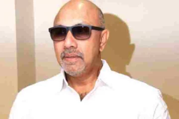 தனது மனைவியுடன் திருமண நாளை கோலாகலமாக கொண்டாடியுள்ள நடிகர் சத்யராஜ்... போட்டோ இதோ