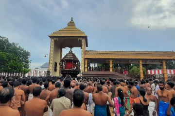 சரித்திரப் புகழ் மிக்க நல்லூர் ஆலயத்தின் சித்திரத்தேர் வெள்ளோட்டம் (Video)